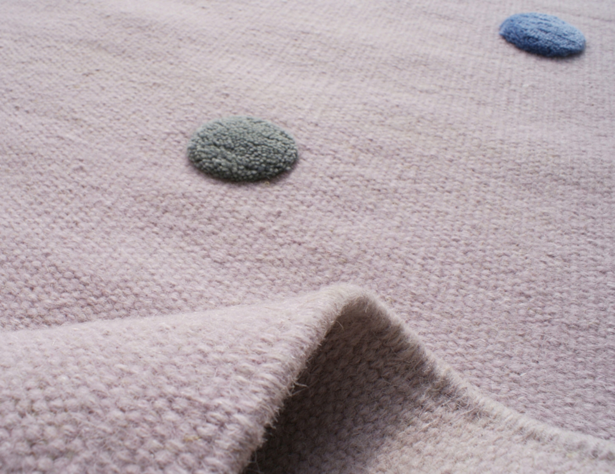 Dětský vlněný koberec Colordots růžový