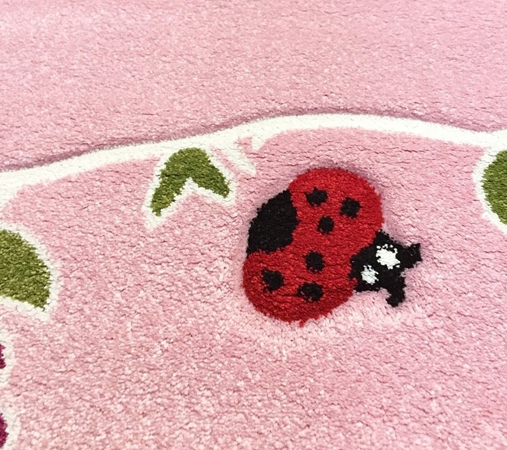 Dětský koberec Louka a berušky