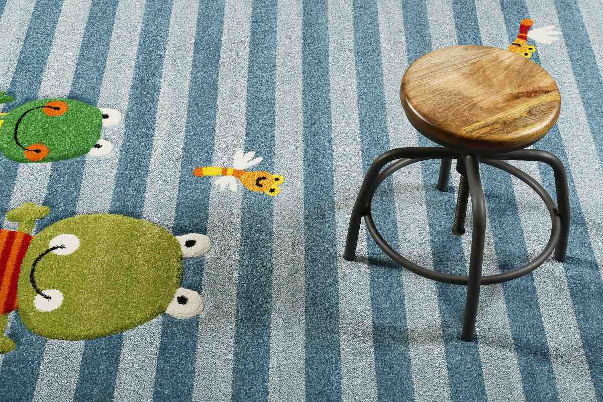 Dětský koberec Sigikid Žabičky s modrým proužkem